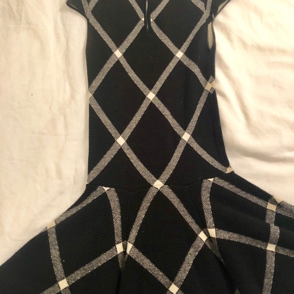 Alice + Olivia Selma Dress - Picture 3 of 4